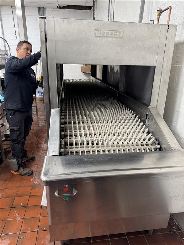 Commercial kitchen maintenance service